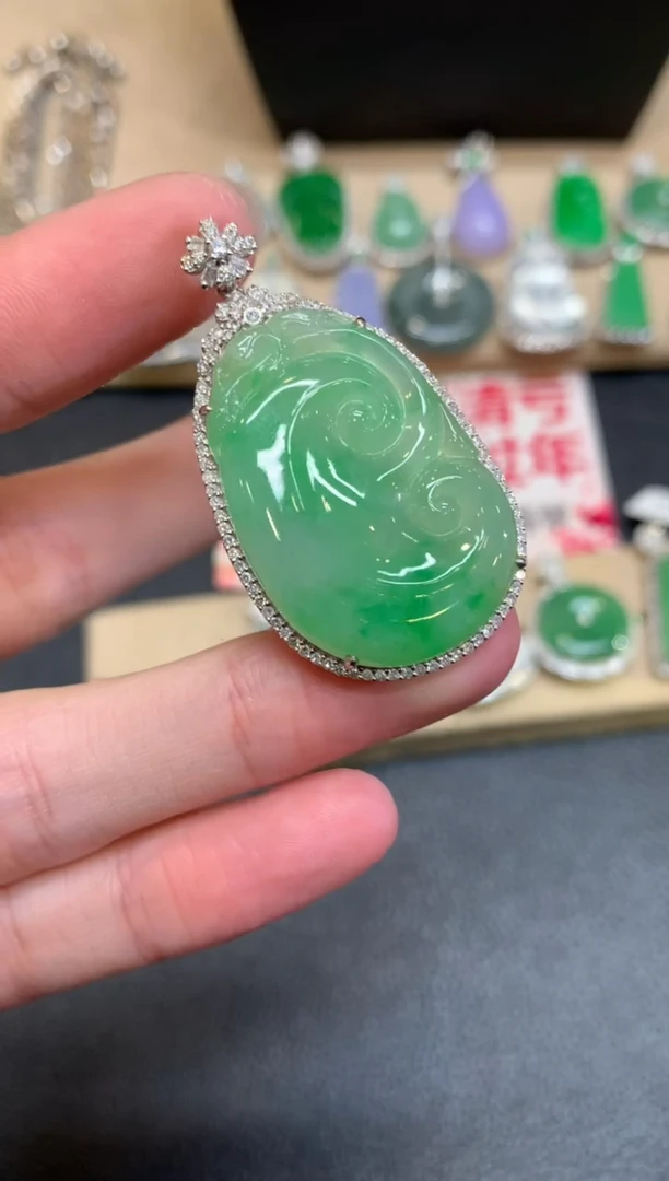 【闪购商品】翡翠颈饰18K金镶嵌如意【无服务费】