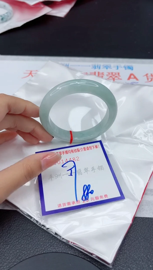 翡翠手镯未镶嵌1111111111111111