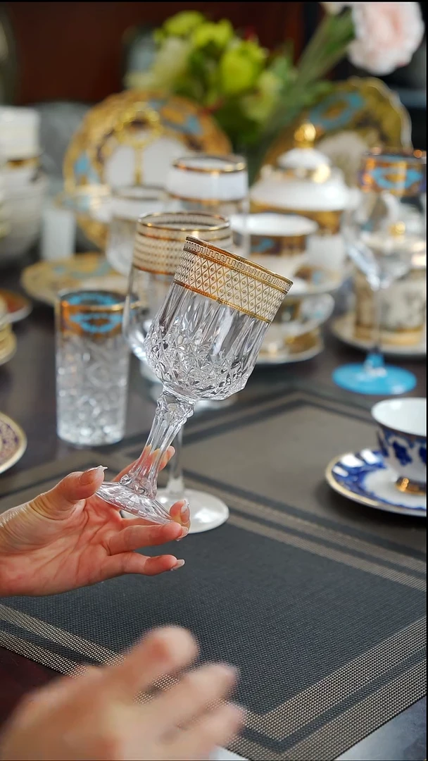 瓷片红酒杯  1个