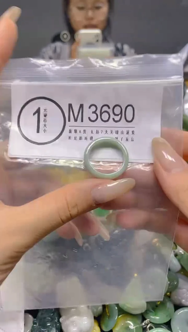 颈饰未镶嵌翡翠18.2MM/ M /翡翠A货，一件也是批发价