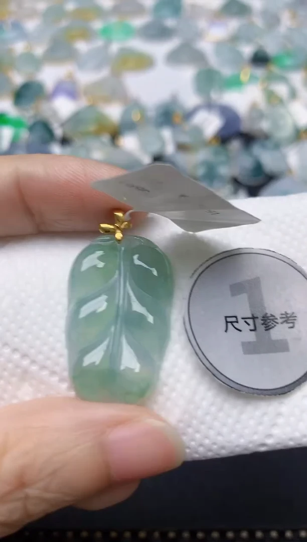 翡翠18K金镶嵌颈饰天然缅甸A货翡翠