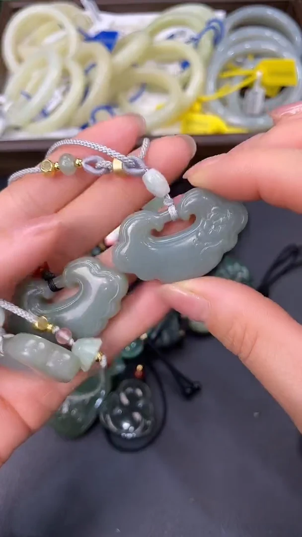 颈饰未镶嵌和田玉如意锁吊坠多样发一