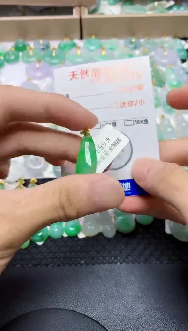 翡翠18K金镶嵌颈饰3453434343