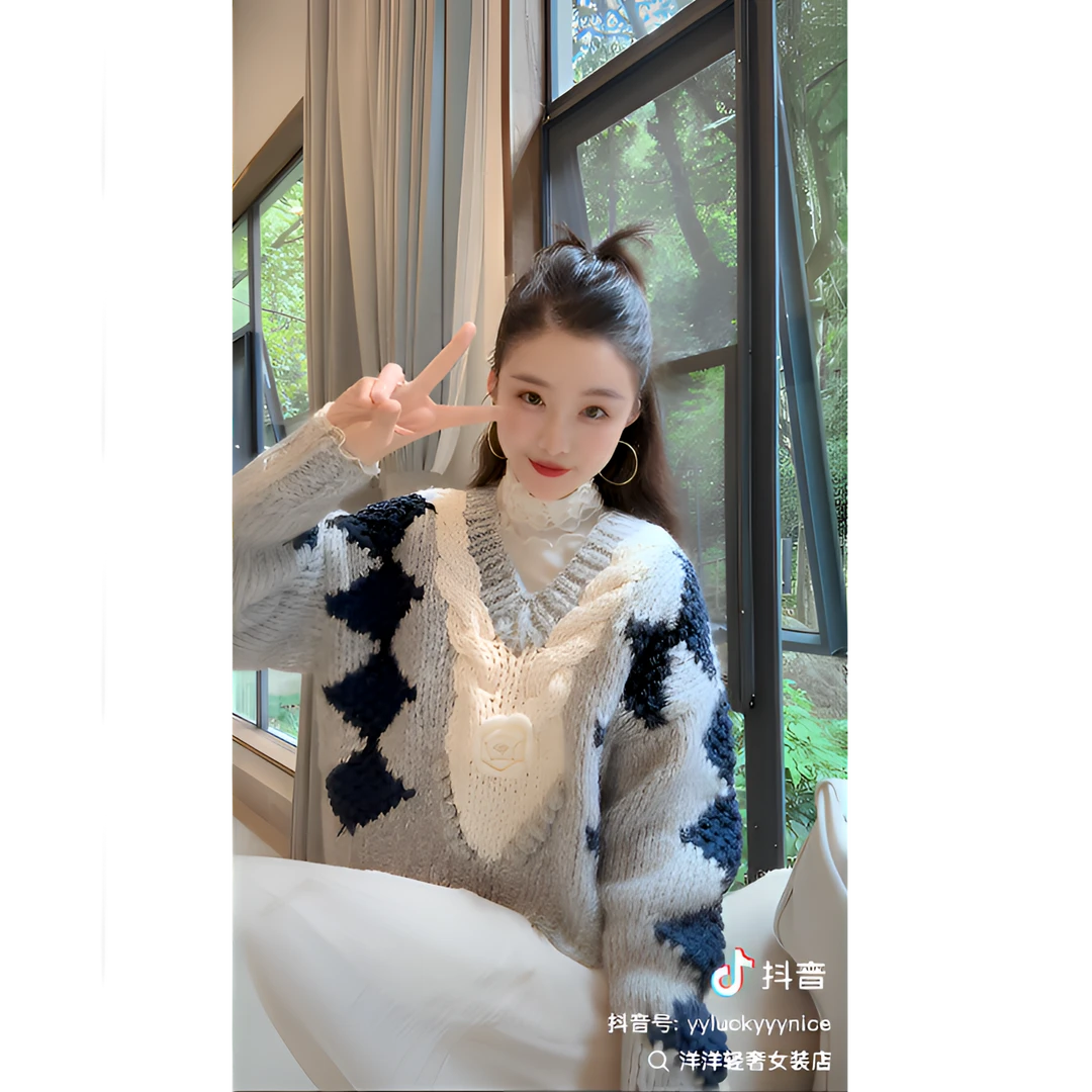 洋洋优选-秋冬新款法式V领立体花朵撞色设计软糯套头毛衣 YY71920