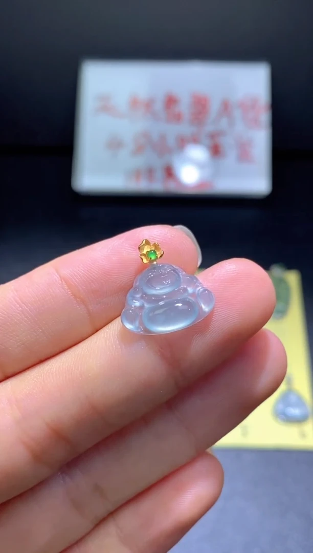 翡翠18K金镶嵌颈饰翡翠吊坠