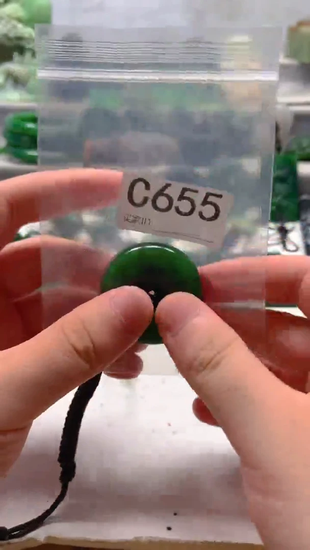 和田玉未镶嵌珠宝半成品1