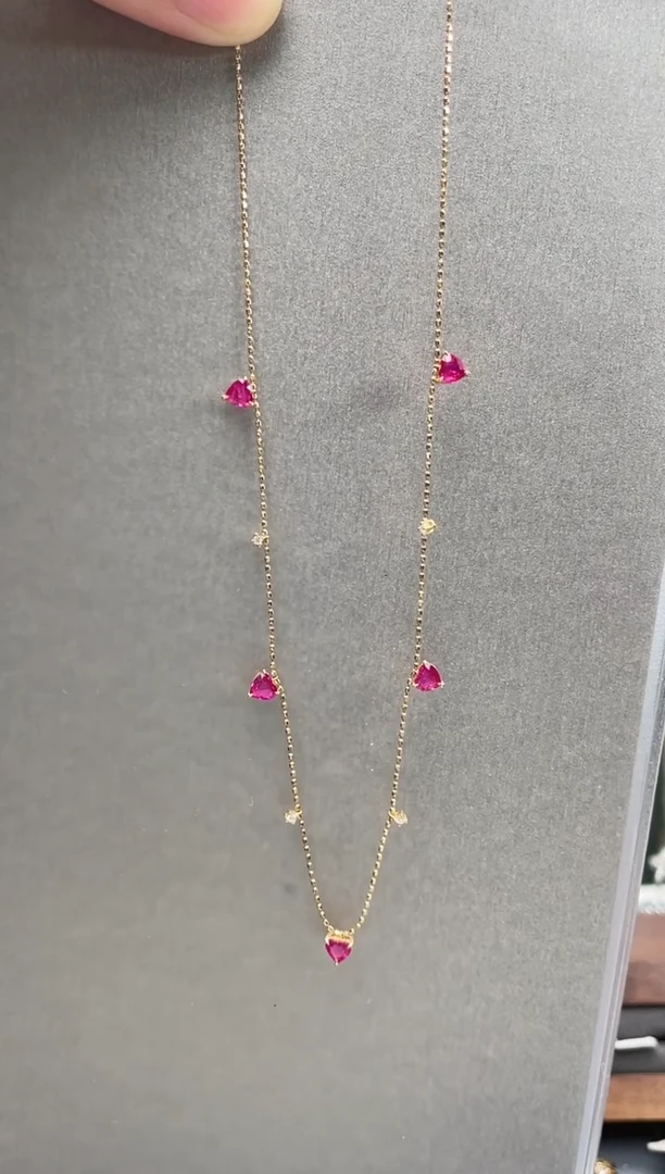 颈饰18K金镶嵌红宝石缅甸主石：1.27ct