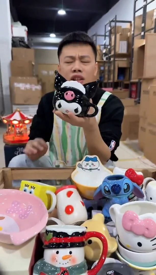 瓷片库洛米女仆带盖杯