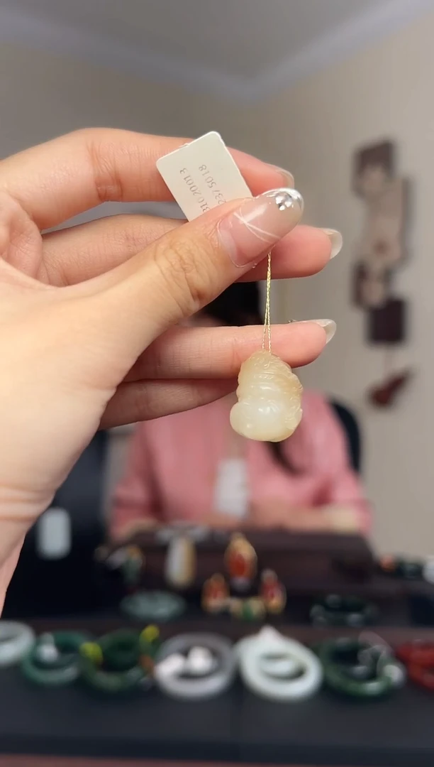 颈饰未镶嵌和田玉黄财神 20*16*15