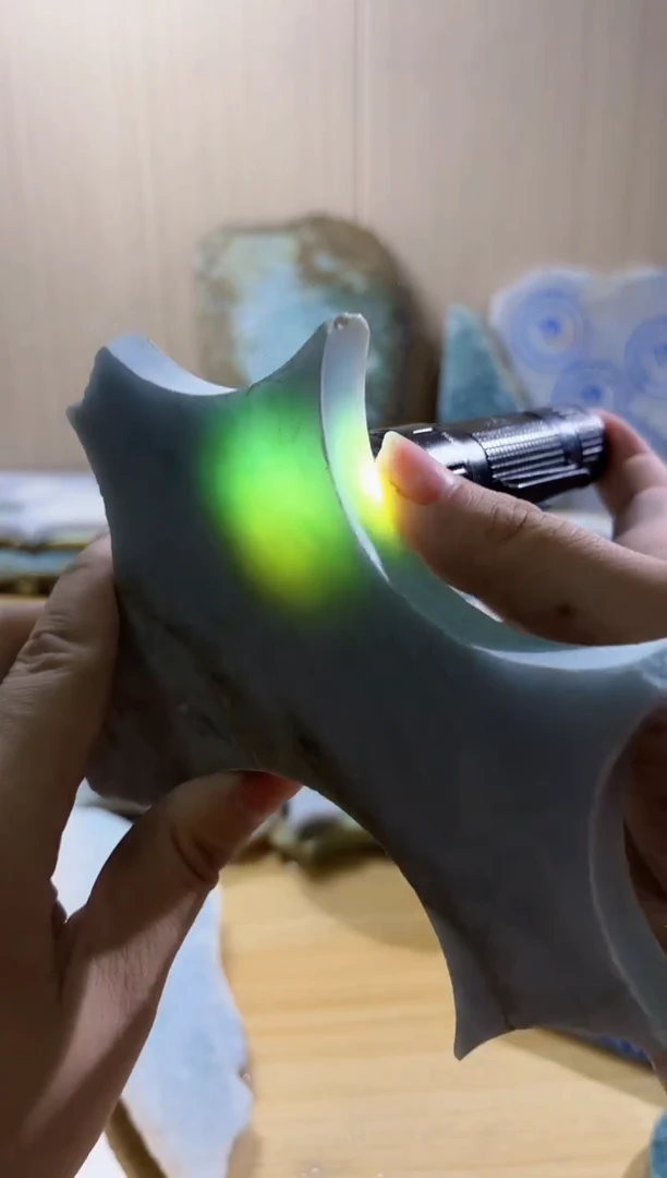 翡翠未镶嵌颈饰翡翠A货 姜谭443