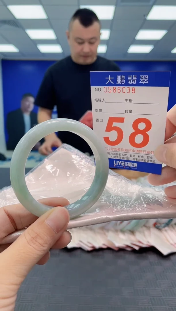 翡翠手镯未镶嵌AAAAAAAAAA