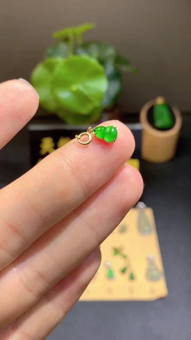 颈饰18K金镶嵌翡翠翡翠A货