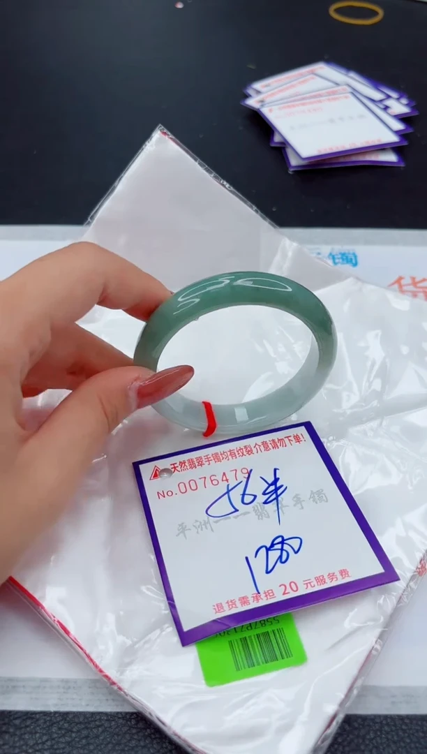 翡翠手镯未镶嵌1