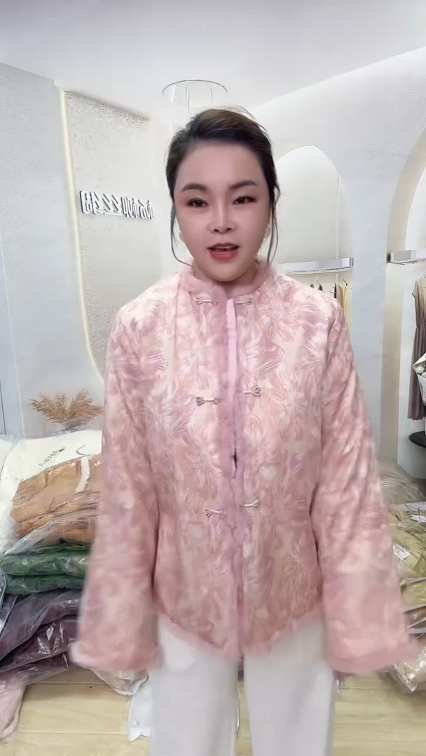 35号粉色香云纱羽绒服1件  L