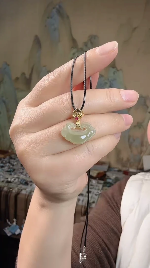 颈饰银S925镶嵌和田玉如意