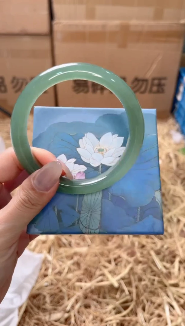 未镶嵌手镯石英质玉HEHUA60