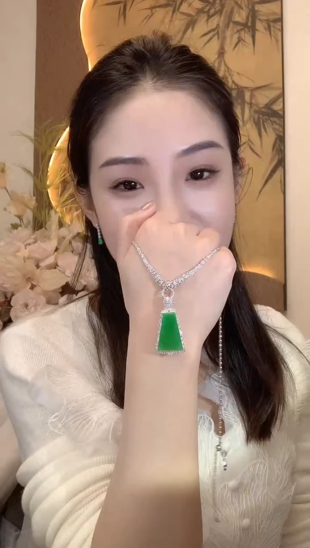 【闪购商品】翡翠吊坠(不含链)18K金镶嵌D45
