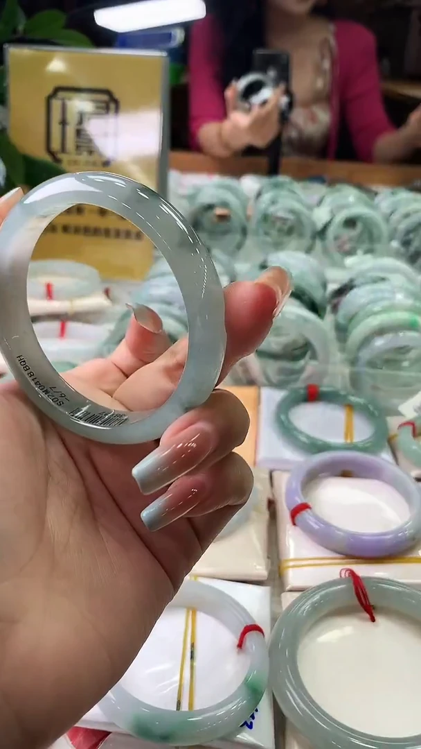 翡翠手镯未镶嵌绿底正圈 56 57 35