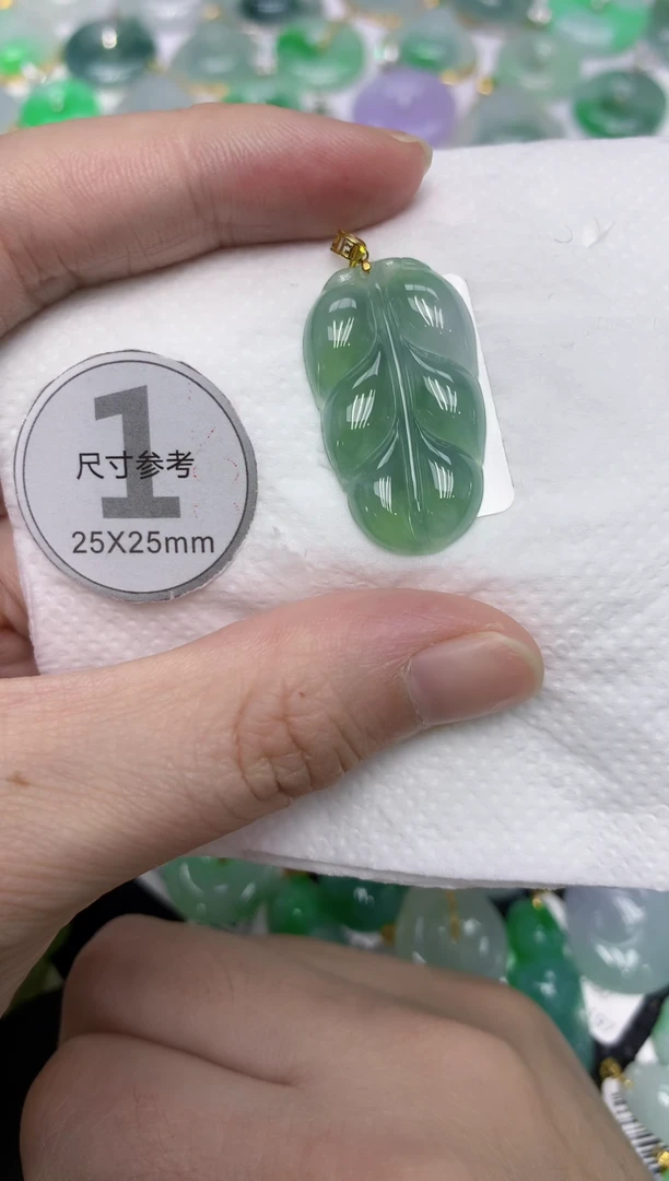 颈饰18K金镶嵌翡翠111111111