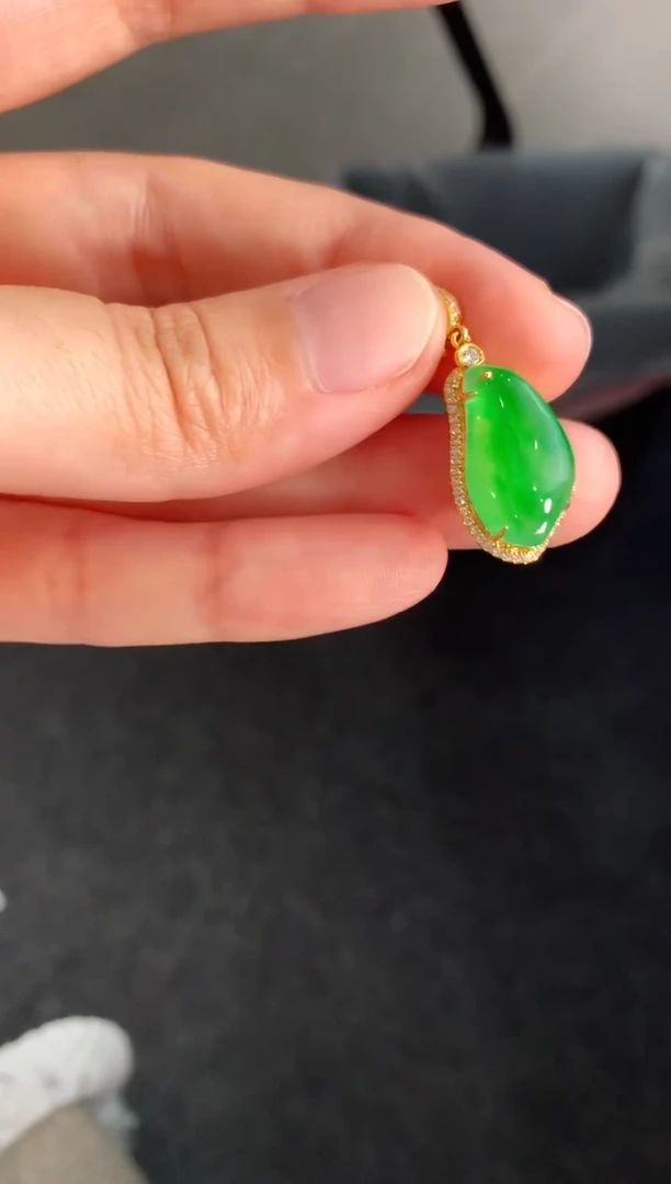 【闪购商品】翡翠颈饰18K金镶嵌吊坠