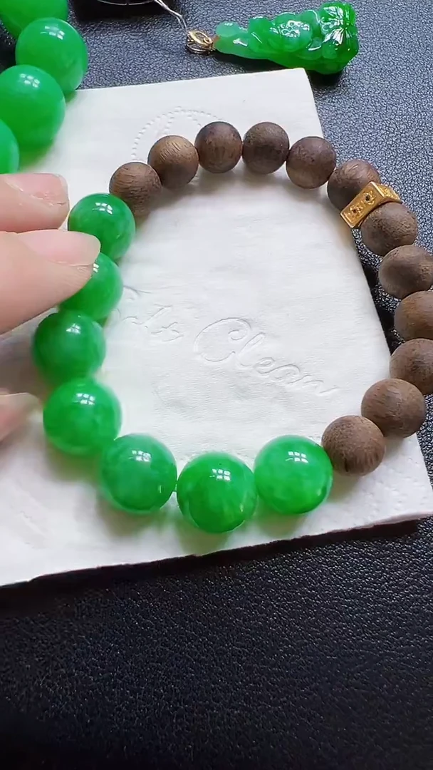 颈饰未镶嵌翡翠手串