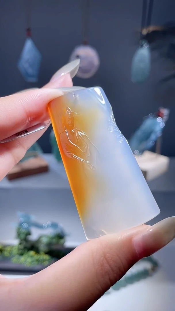 未镶嵌颈饰玛瑙/玉髓观音
