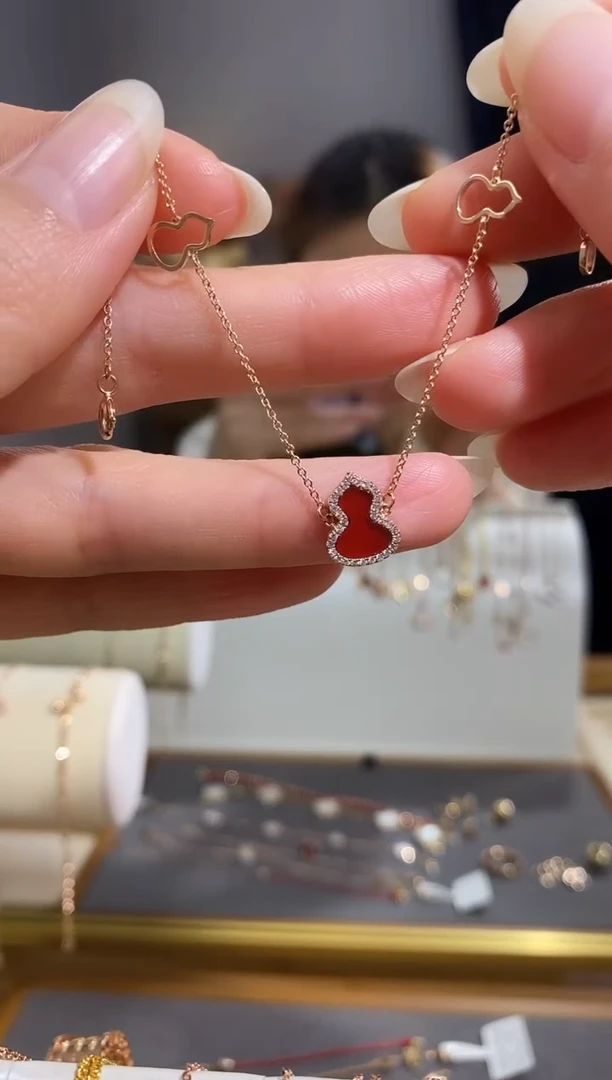 18K金镶嵌手链钻石手链