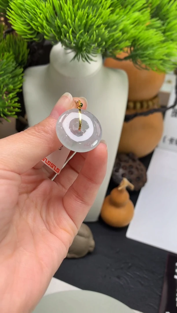 颈饰18K金镶嵌翡翠艾*艾---123880