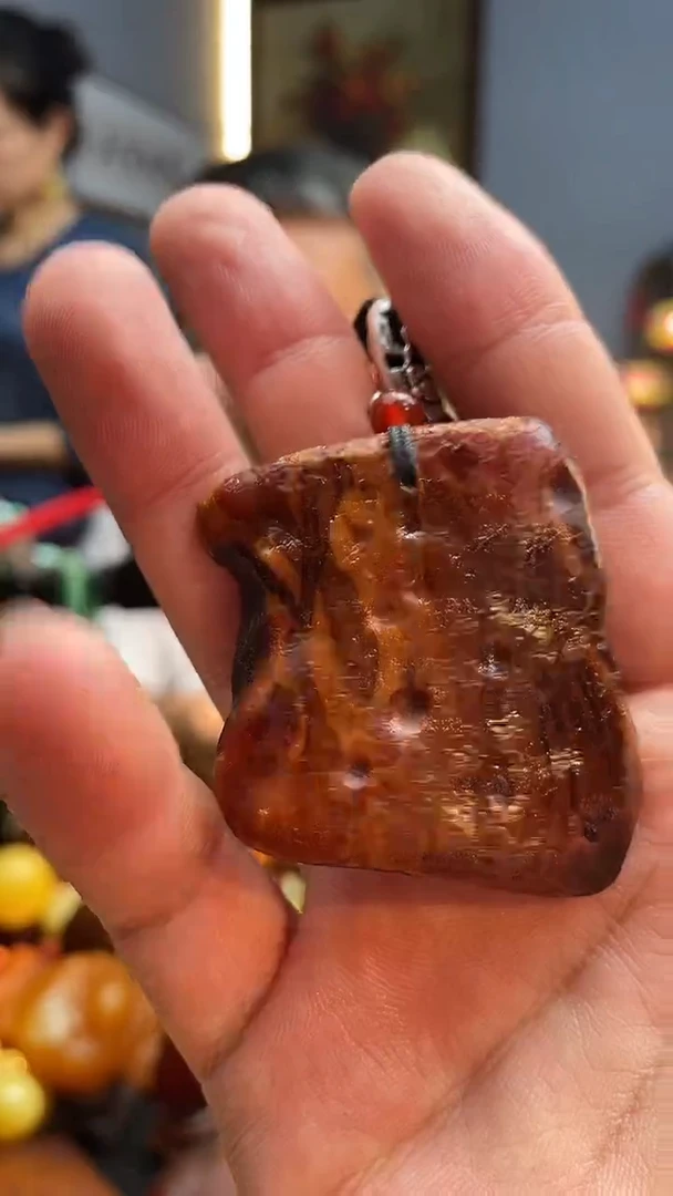 未镶嵌颈饰琥珀吊坠