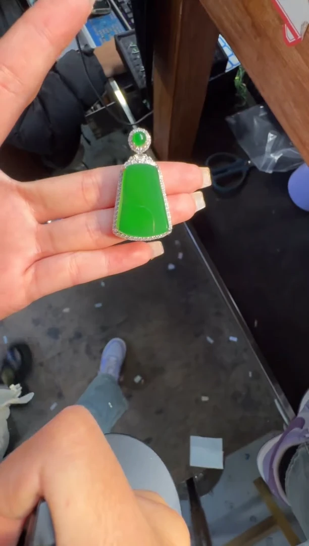 未镶嵌定制翡翠翡翠A货有轻微色差属于正常现象，无事牌1