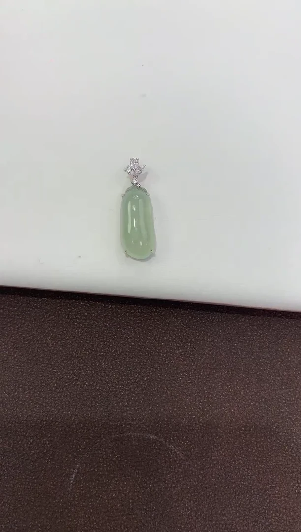 翡翠18K金镶嵌颈饰天然缅甸A货翡翠