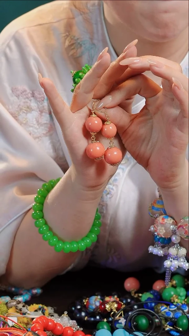 颈饰玻璃哇**尔琉璃琉璃琉璃