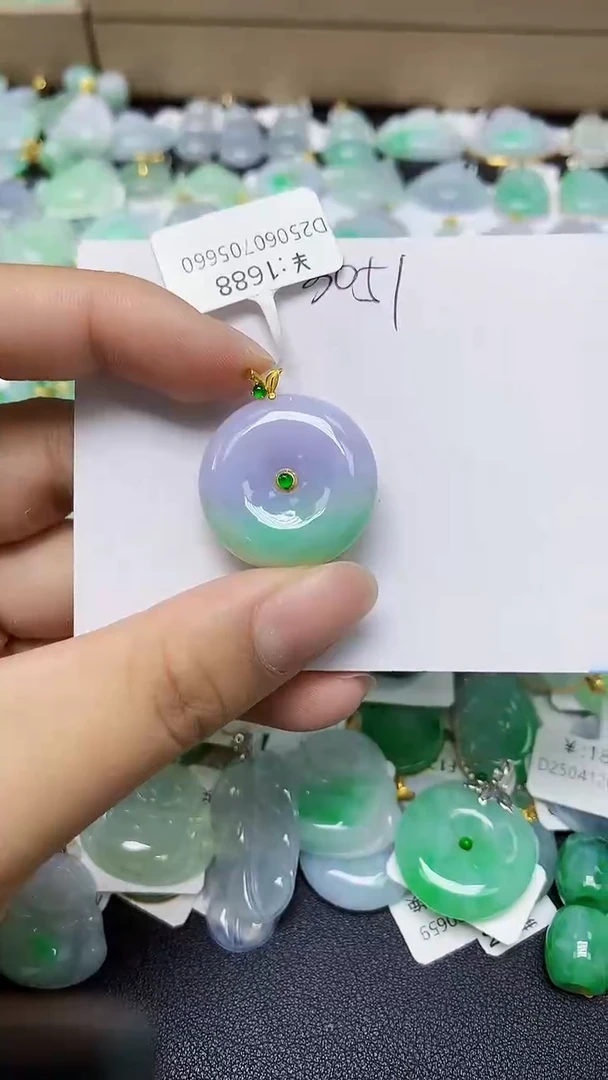 翡翠18K金镶嵌颈饰 天然缅甸翡翠A货