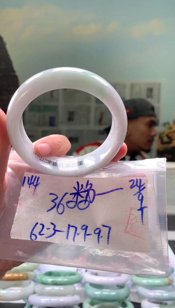 未镶嵌手镯翡翠粉*?翡翠手镯 下单联系小耳机#144