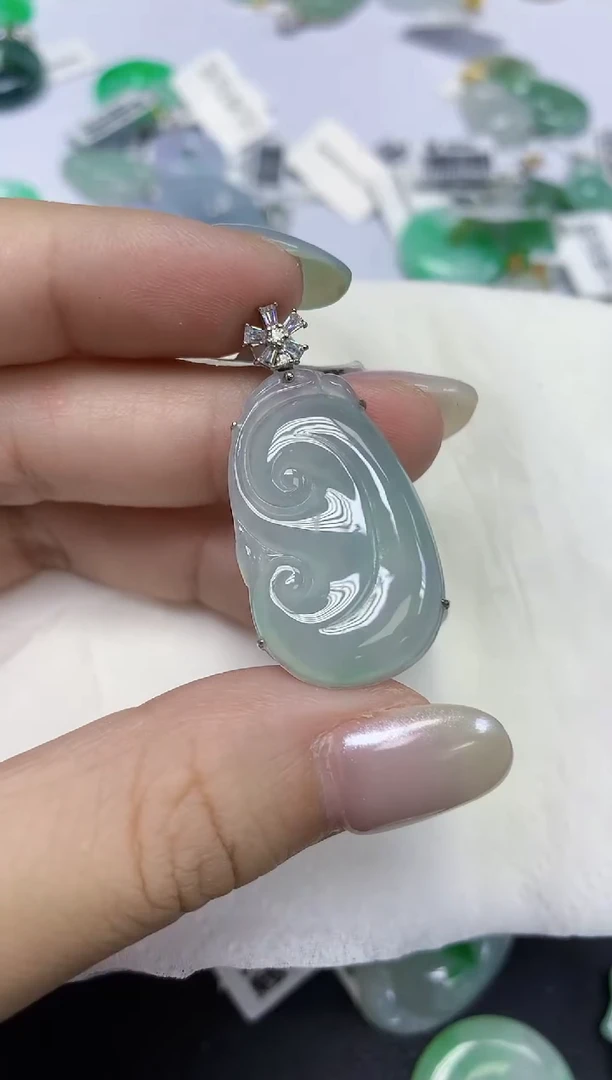 翡翠18K金镶嵌颈饰天然缅甸翡翠A货
