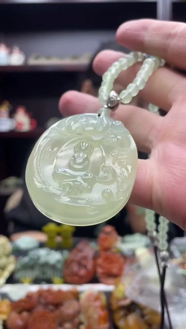 岫玉未镶嵌吊坠·