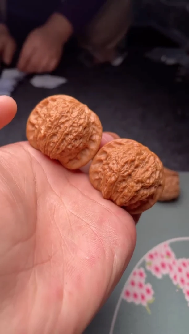 把件文玩核桃a162  血麒麟 40尺