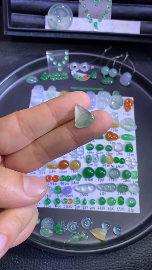 未镶嵌挂件翡翠莲蓬