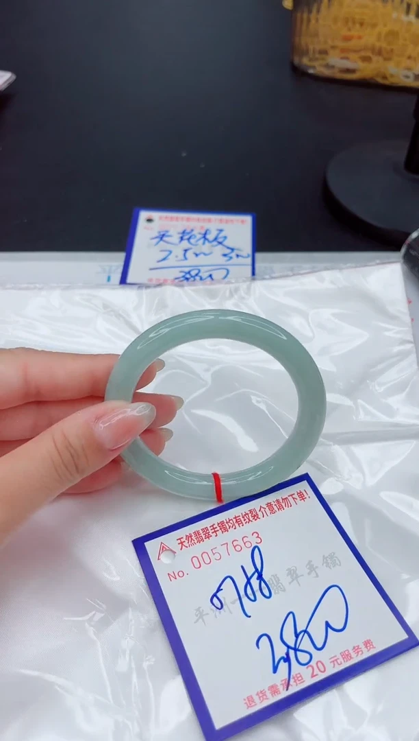 翡翠手镯未镶嵌1