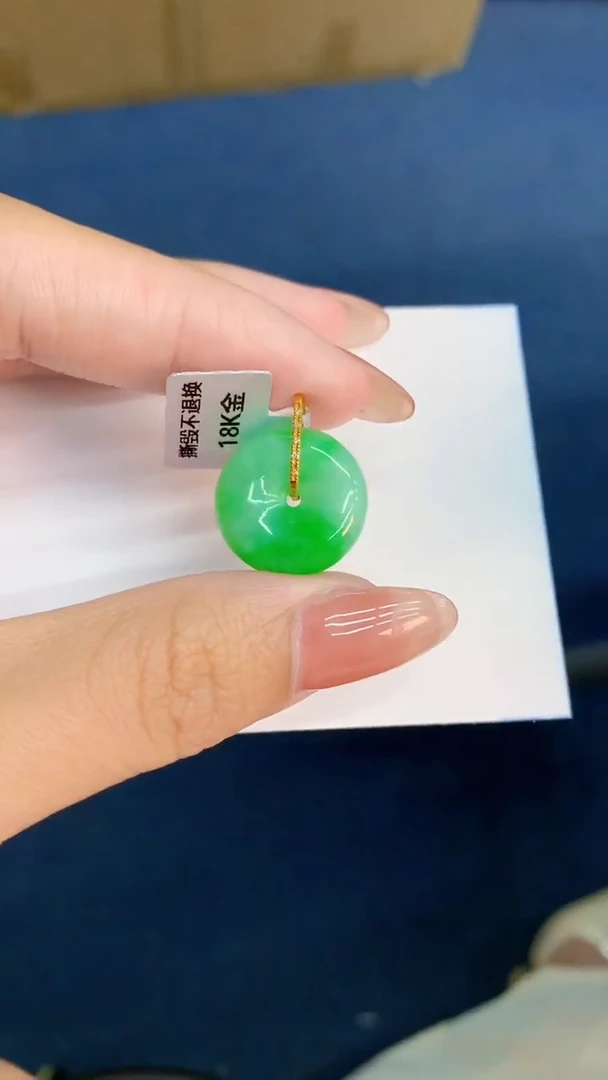 翡翠18K金镶嵌颈饰          1