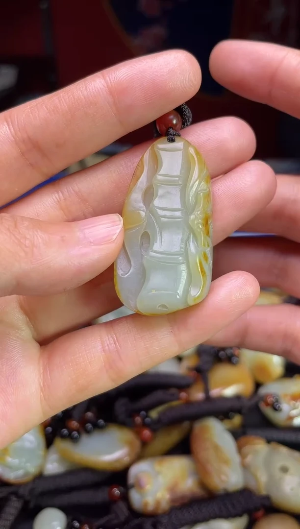 颈饰未镶嵌和田玉1