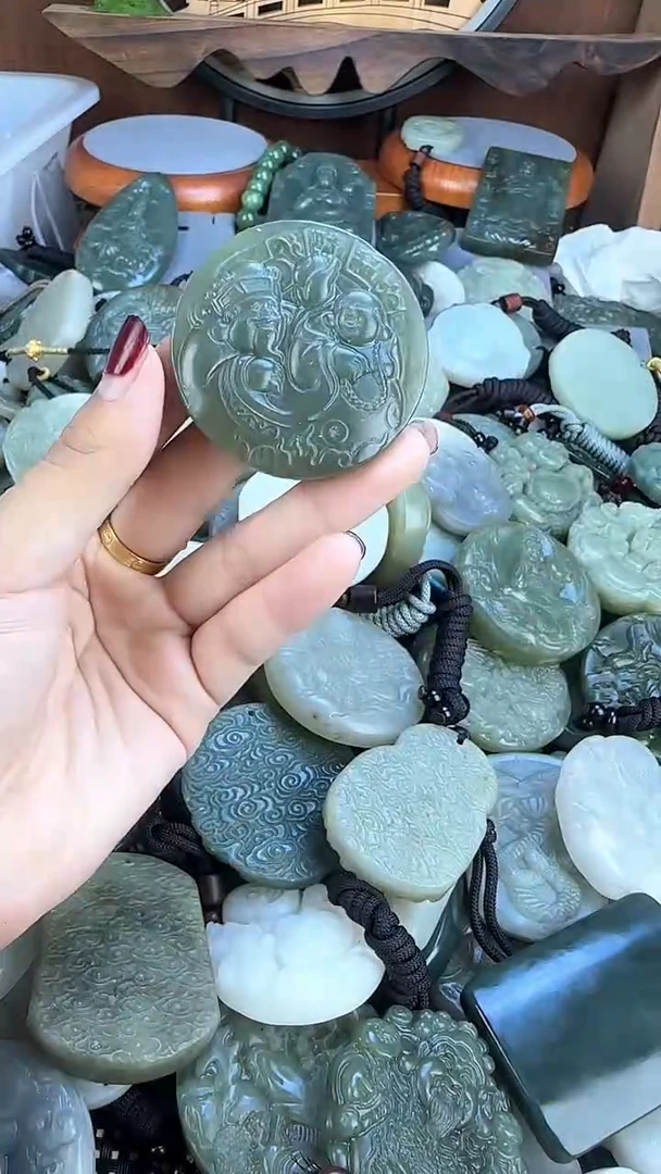 颈饰未镶嵌和田玉1