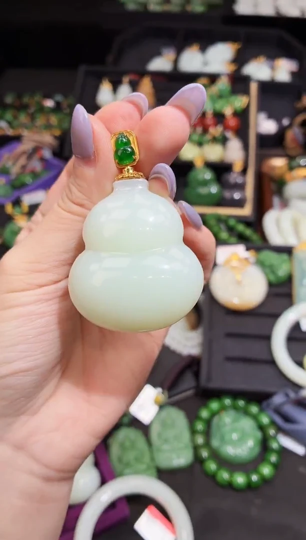 吊坠(赠链)18K金镶嵌和田玉45MM 多样性发一Z