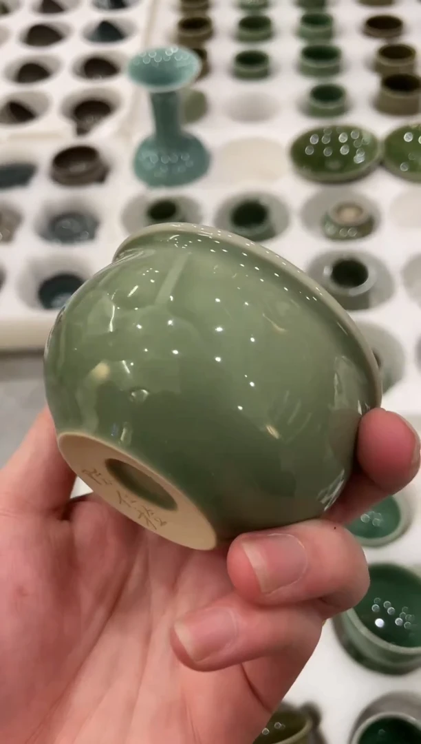 117窑承青瓷荷韵杯