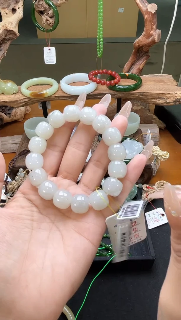 未镶嵌手串和田玉卡14黑山料 老型 9012850