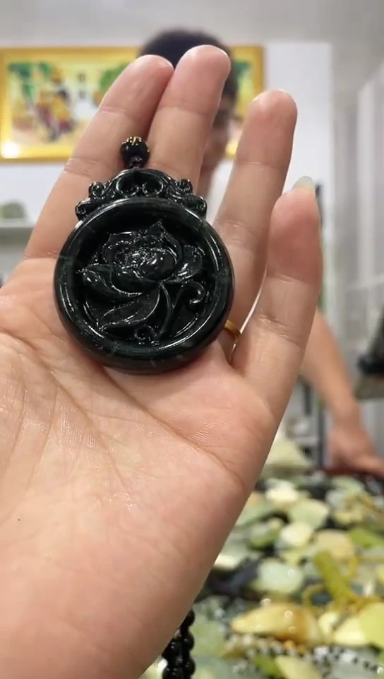 岫玉未镶嵌挂件