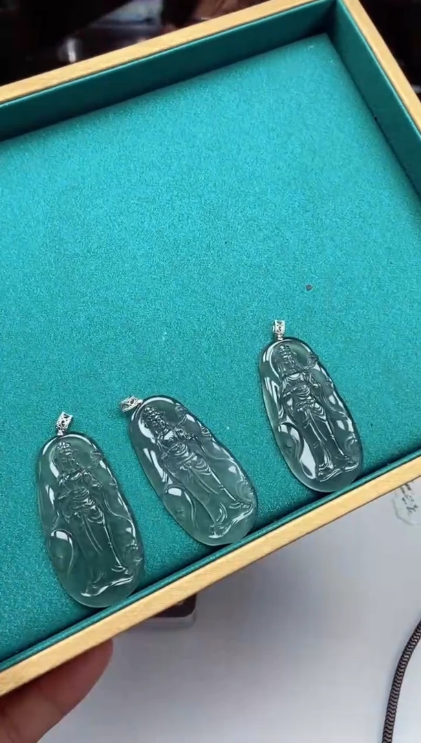 定制翡翠18K金镶嵌天然翡翠A货多样性发其一