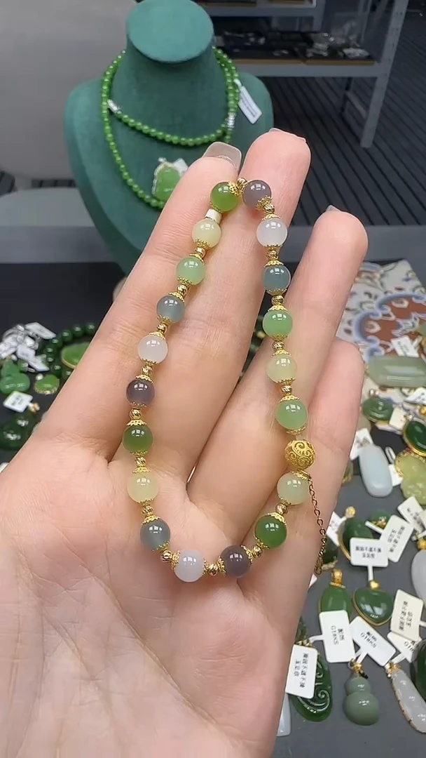 18K金镶嵌手串和田玉1