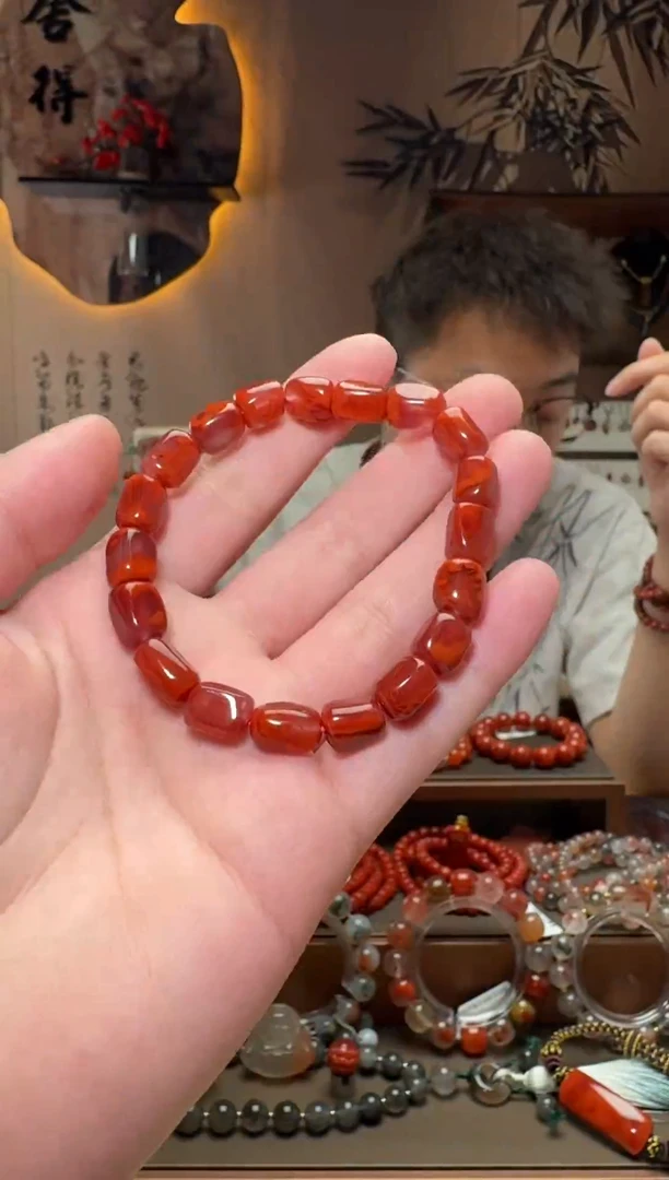 未镶嵌原矿无优化无注胶随形手串南红玛瑙一条 多样性发货