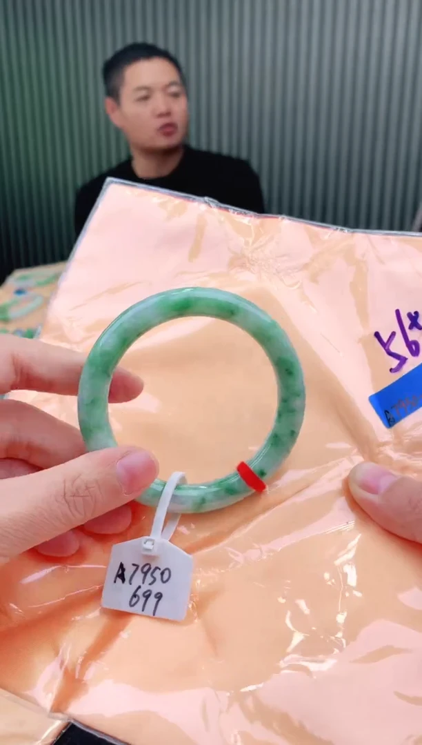 未镶嵌手镯翡翠56